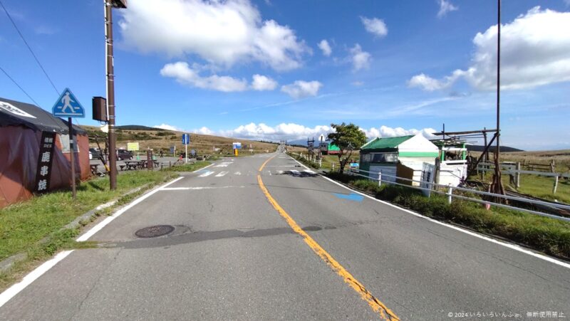 霧ヶ峰高原のどこまでも続く道